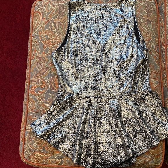 NWOT Holiday Ready Karen Kane black & silver peplum top size medium. - Picture 4 of 4